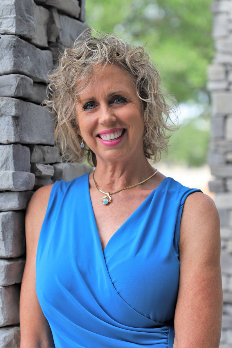 Sheila LaMothe headshot